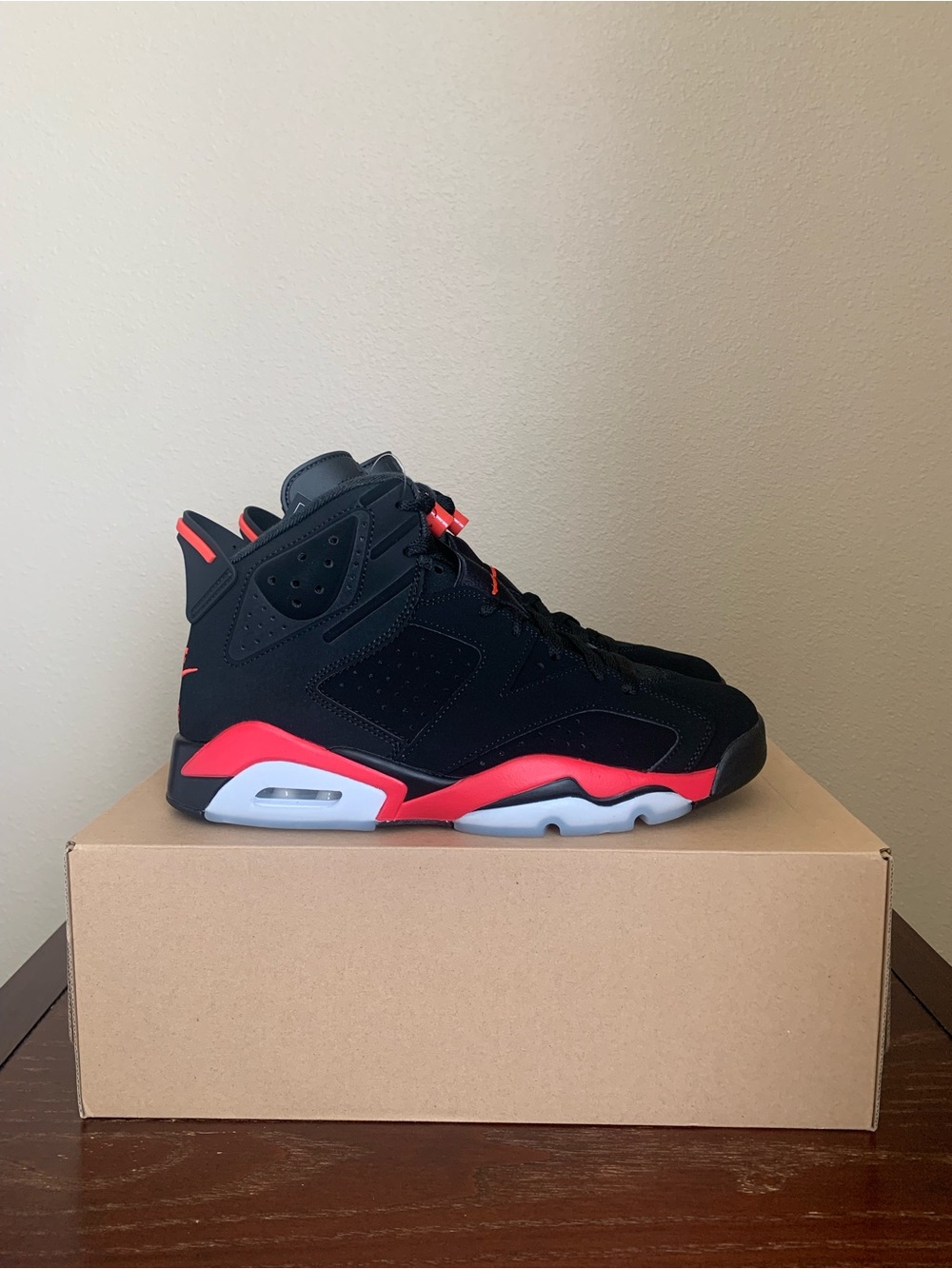 Nike Air Jordan 6 Retro Black/Red CT8529-001 Men Size 9.5. BRAND NEW WITH BOX.